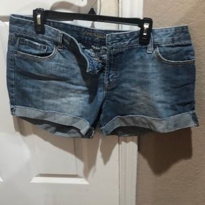 AMERICAN EAGLE Jean Shorts with Distressed Hem